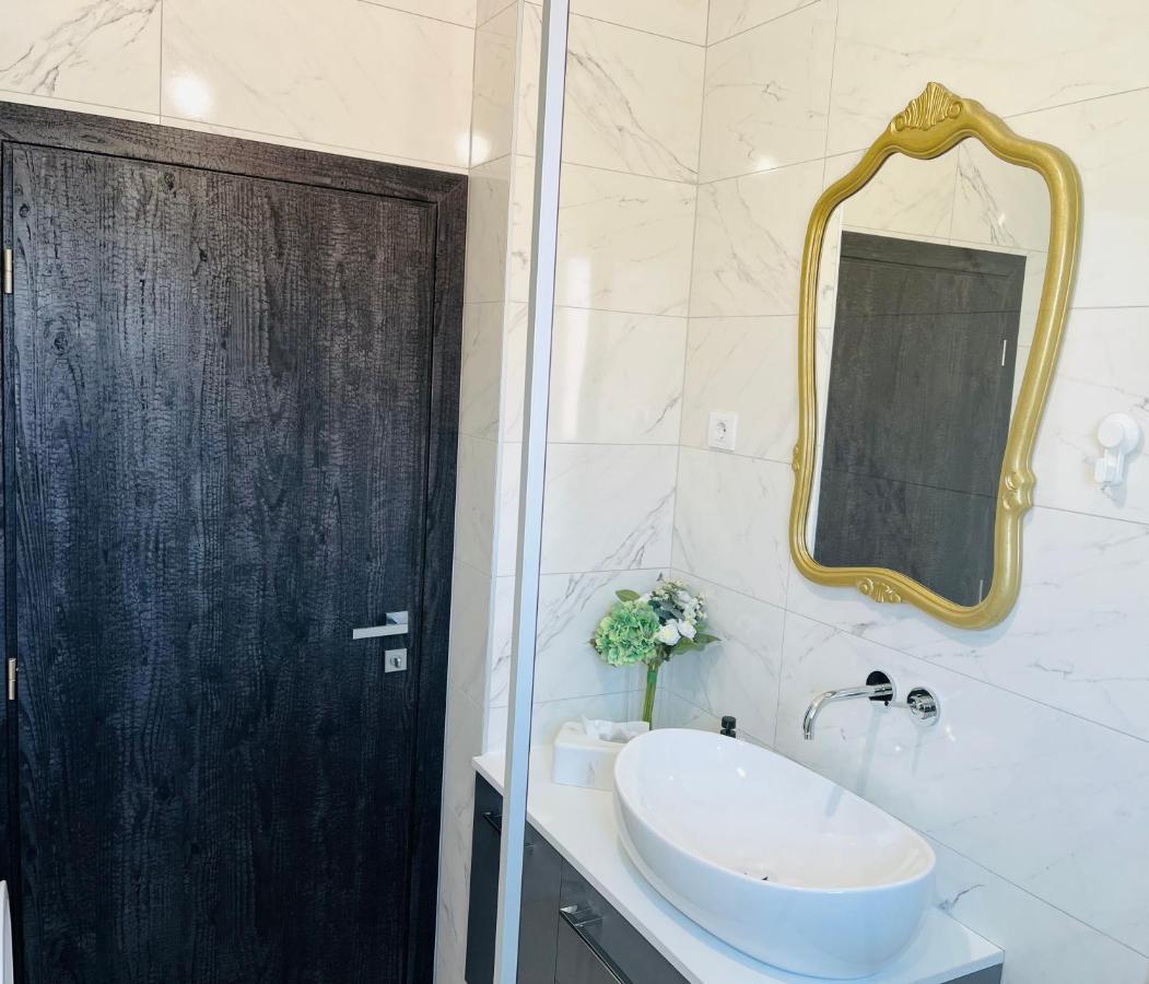 Kia Ora Apartment تروغير المظهر الخارجي الصورة