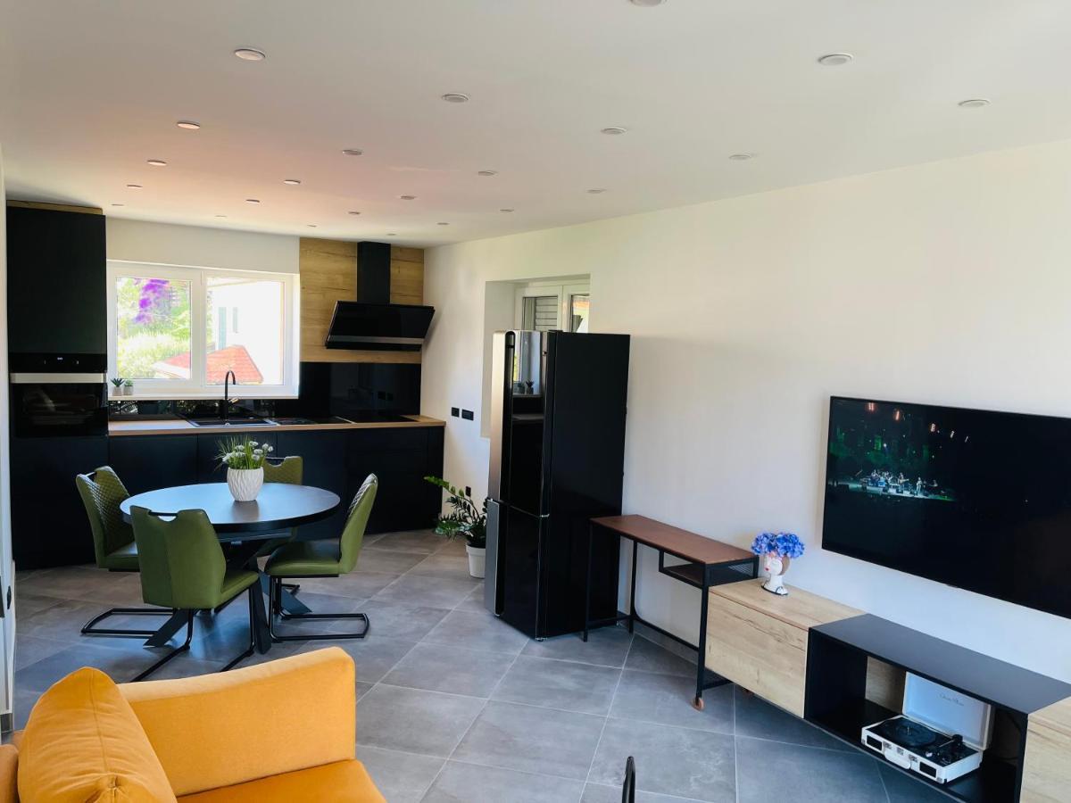 Kia Ora Apartment تروغير المظهر الخارجي الصورة